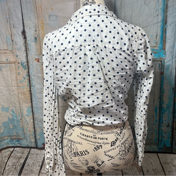 ⭐️3 for $11⭐️ 5 for $15 ⭐️ women's button up top from SO - Picture 3 of 3